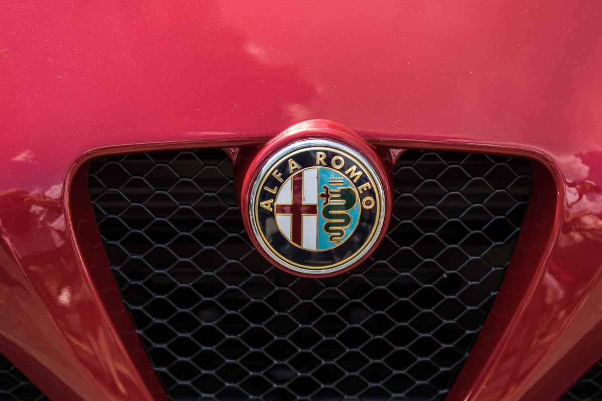 L'Alfa Romeo nata per battere la Porsche: design unico e cuore pulsante del Biscione