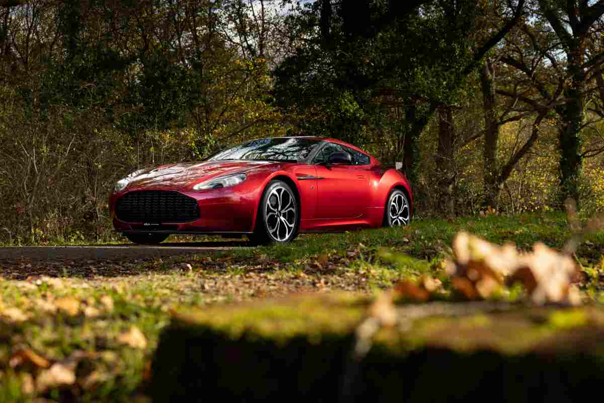 Una delle Aston Martin più rare mai viste: ne esistono appena 18 in tutto il mondo, ha un "pezzo" d'Italia