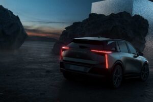 Stellantis lancia il nuovo SUV premium prodotto in Italia: esteticamente è qualcosa di già visto, ma nasconde tanta tecnologia