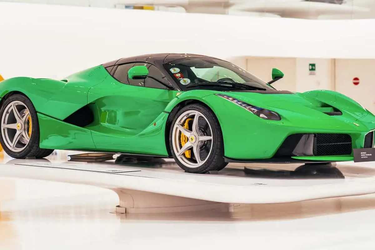 La Ferrari più insolita che si sia mai vista: è unica al mondo e fa gridare allo scandalo i puristi